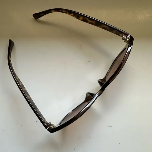 Brown Tortoise Square Frame Sunglasses - Picture 6 of 6